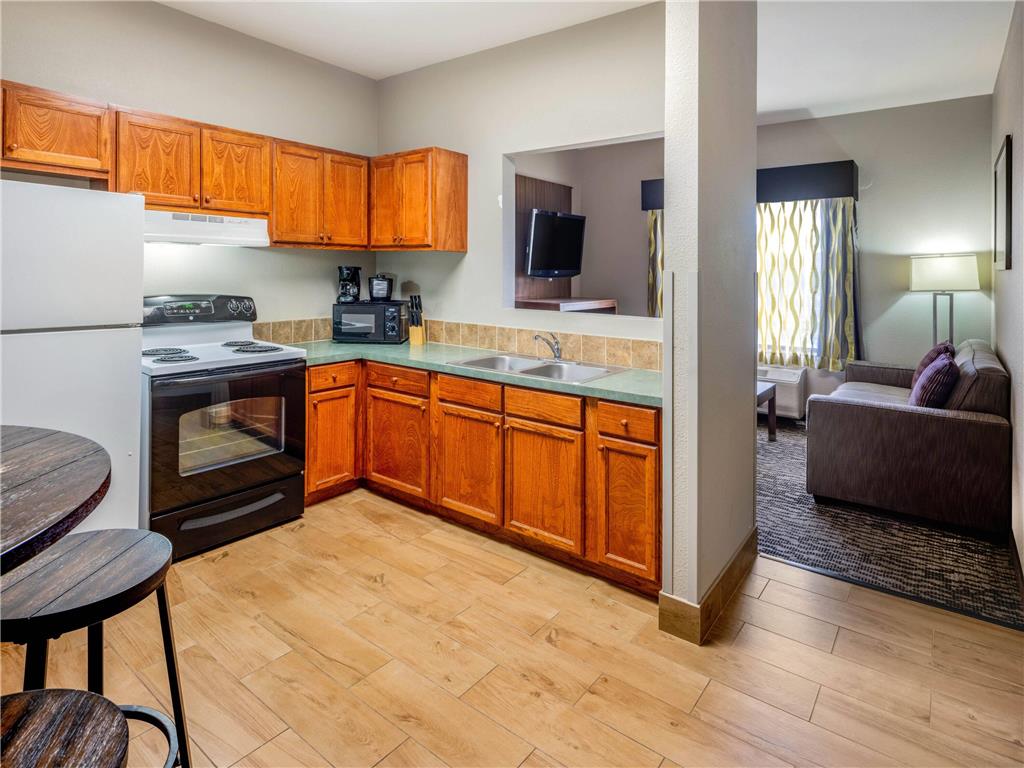 La Quinta Inn & Suites by Wyndham NW Tucson Marana - photo 49