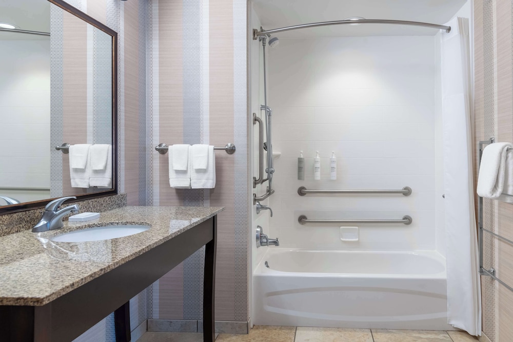 Hampton Inn & Suites Madison Downtown - photo 31