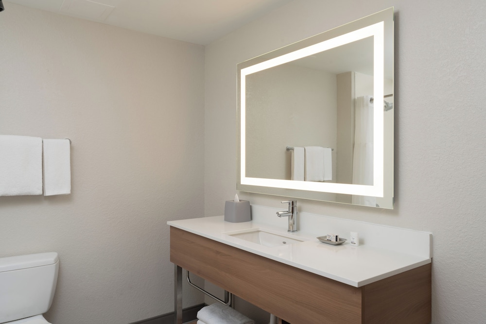 Holiday Inn Express Miami Airport Blue Lagoon Area by IHG - photo 21