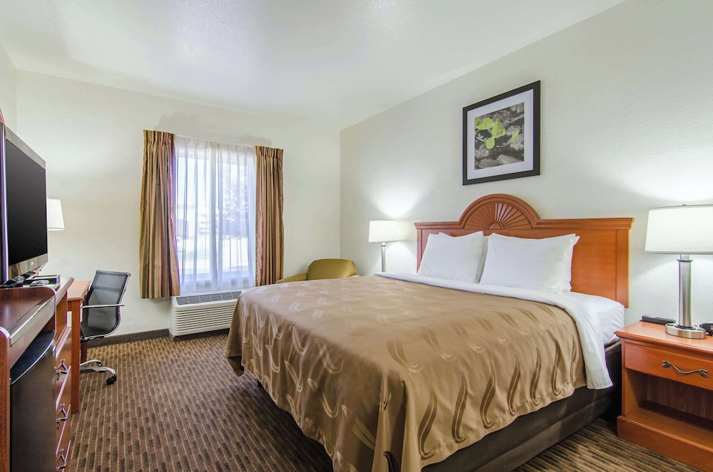 Quality Inn Junction City Near Fort Riley - photo 22