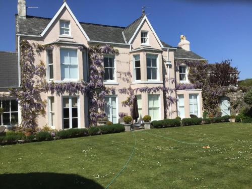 Newton Cottage — 5-Star Luxury Hotel in Porthcawl, United Kingdom