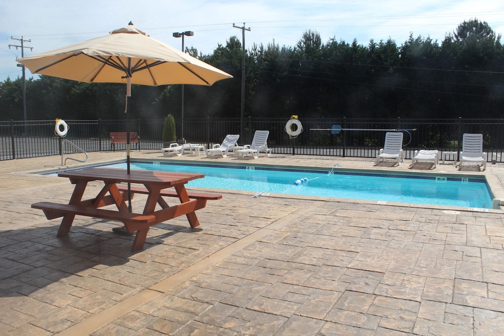 Holiday Inn Express Hotel & Suites Warrenton by IHG - photo 24