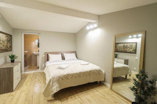Cosy Central 2 BR Apartment By Wehost