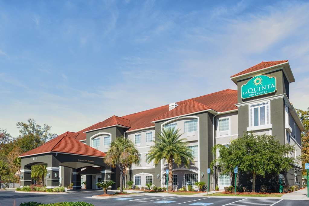 La Quinta Inn & Suites by Wyndham Savannah Airport Pooler - featured photo