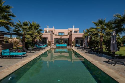 Les Iris Peaceful villa with heated private pool & hammam — 4-Star Luxury Hotel in Marrakesh, Morocco