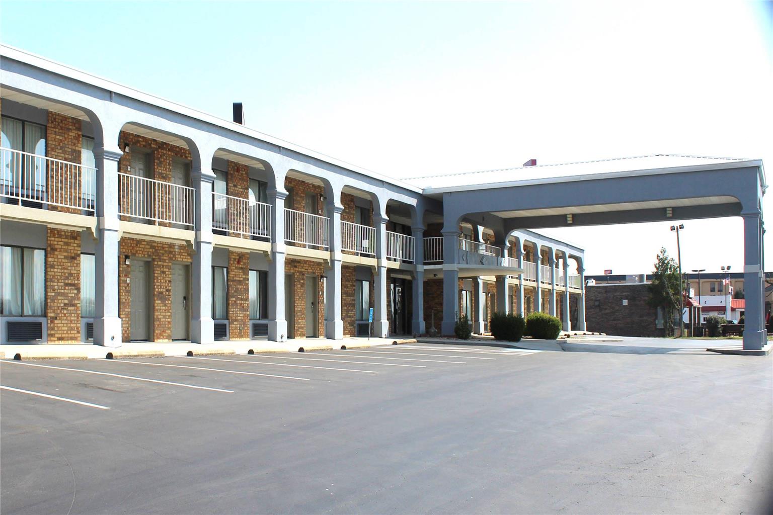 Econo Lodge Franklin South - photo 10