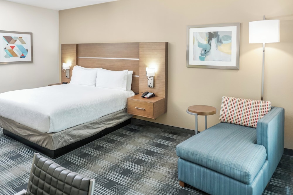 Holiday Inn Express and Suites Houston Westchase Westheimer by IHG - photo 36