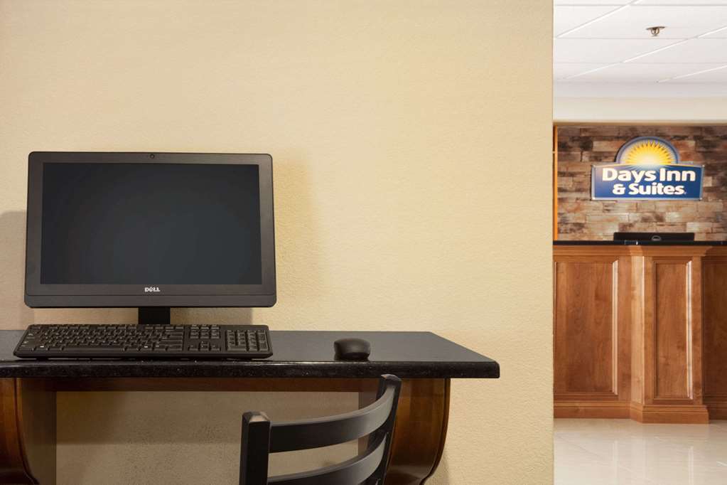 Days Inn & Suites by Wyndham Commerce - photo 37