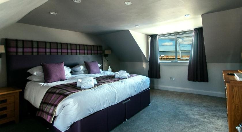 Lochside Hotel — hotel near Islay Airport