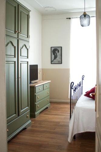 Iron Bridge House Elegant Apartment Bay Front — 4-Star Luxury Hotel in Olbia, Italy