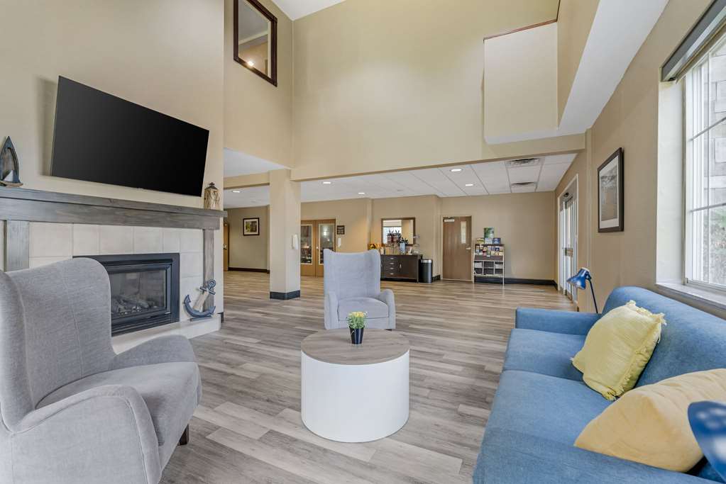 Comfort Suites Lake Geneva East - photo 2