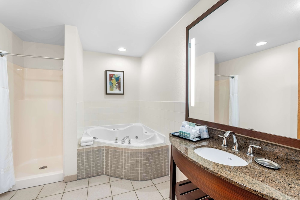Best Western Rocky Mountain Lodge - photo 25