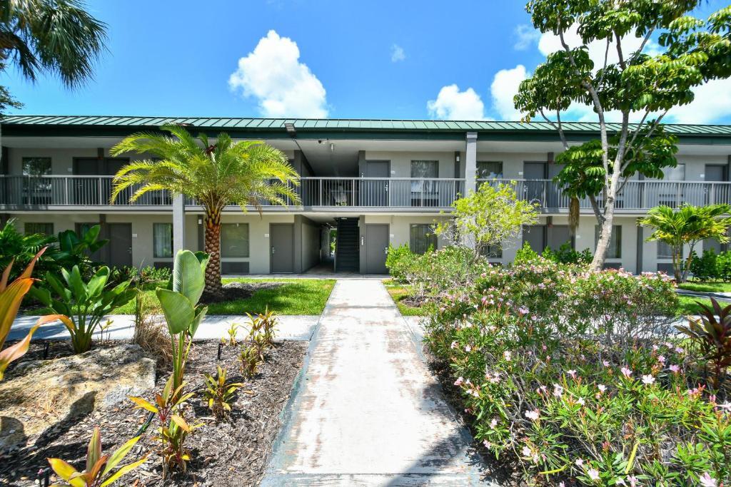 Sarasota Cay Club #612 Heated Pool Bunk Beds Huge TV Tiki Bar More in Sarasota, United States