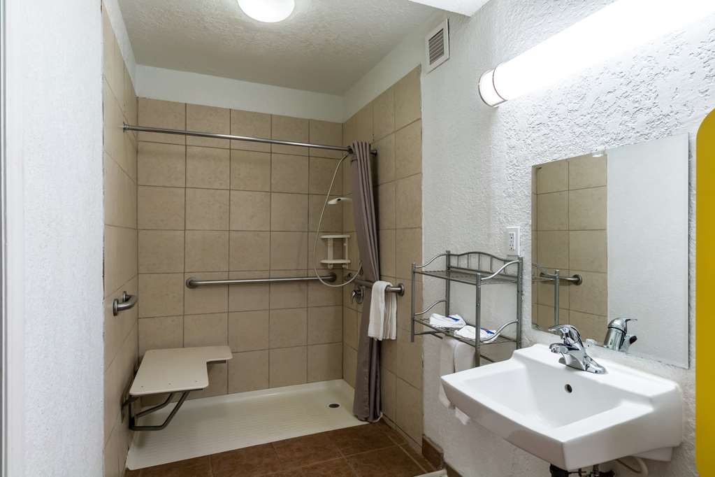 Motel 6 Uvalde TX - photo 33