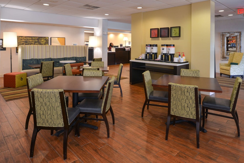 Hampton Inn Carbondale - photo 32