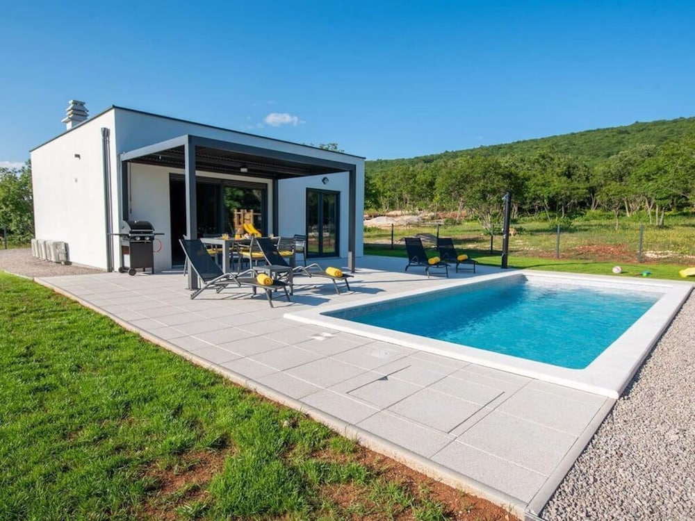 Villa Lotta by Istrialux — 4-Star Luxury Hotel in Labin, Croatia