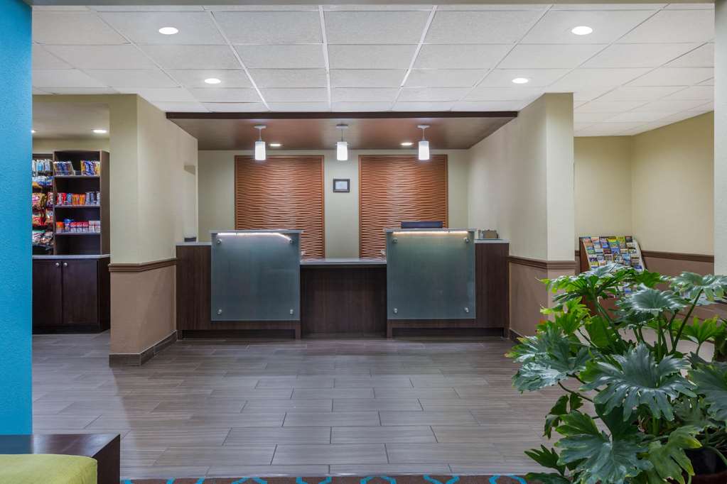 La Quinta Inn & Suites by Wyndham Wytheville - photo 2