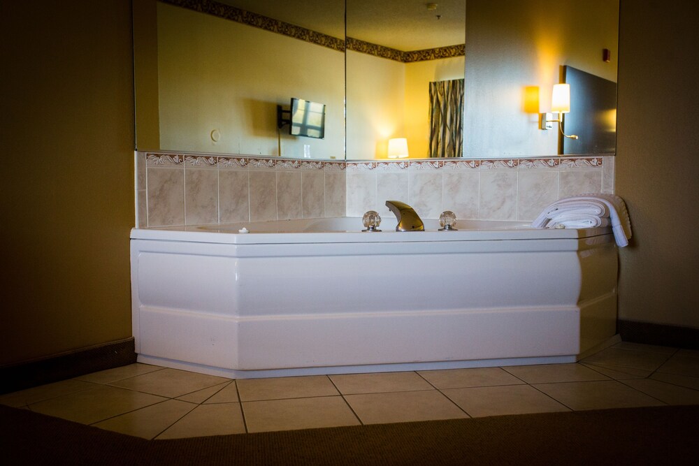 Chisholm Inn & Suites - photo 14