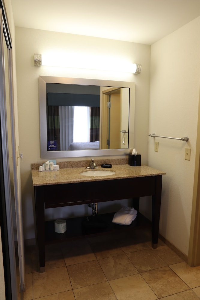 Hampton Inn Fayetteville - photo 29