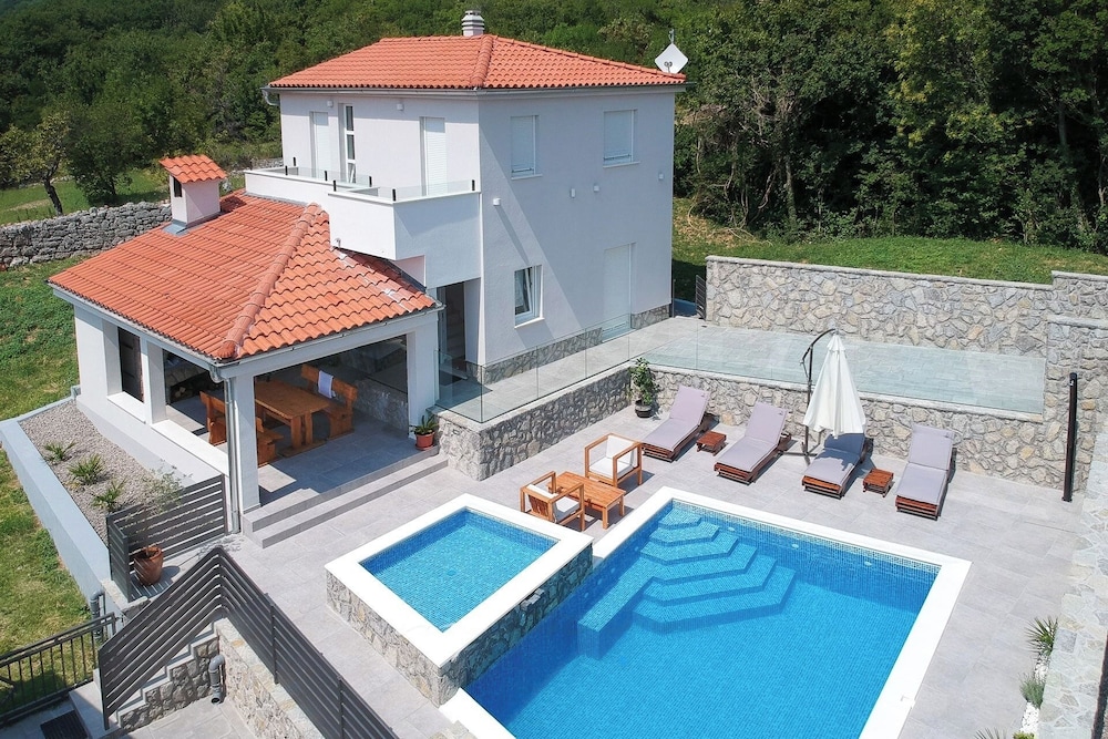 Villa Nona Andrejka Elegance and Comfort — 4-Star Luxury Hotel in Veliki Drvenik, Croatia