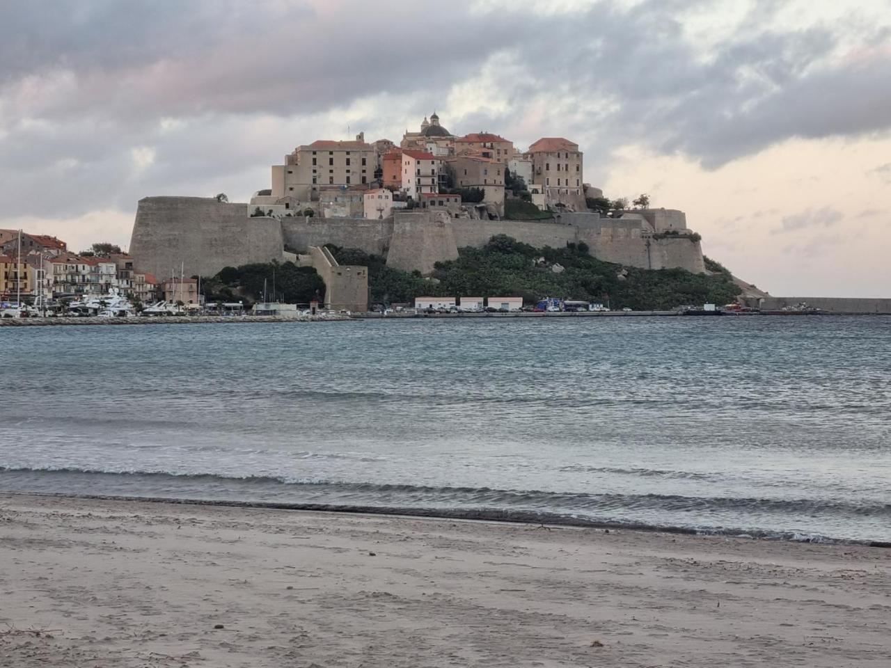T2 Calvi Entierement Equipe a 150m de la Plage. — Calvi — photo 3