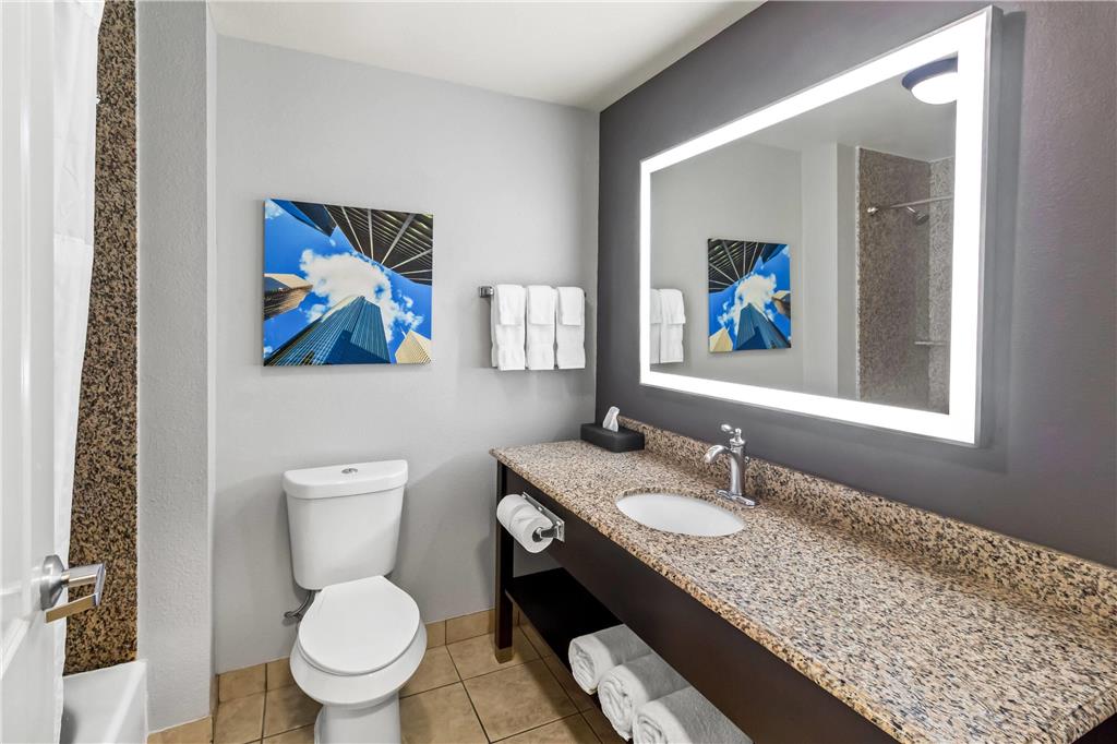 La Quinta Inn & Suites by Wyndham Houston Energy Corridor - photo 9