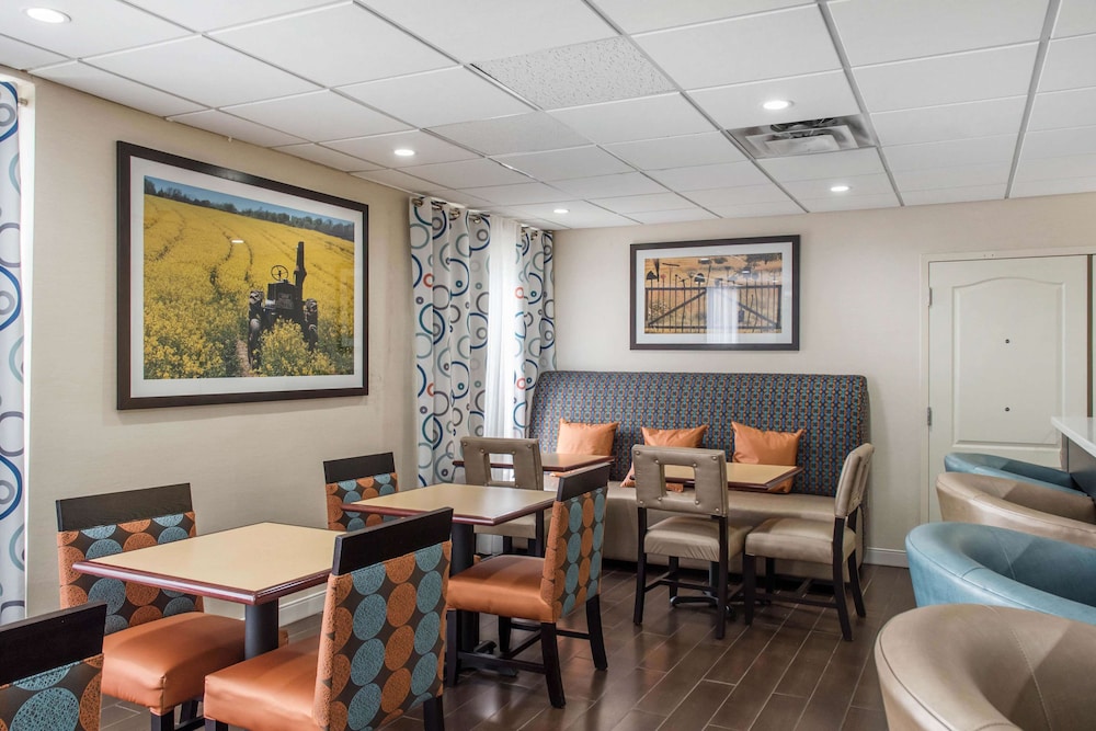 Hampton Inn Douglas - photo 4