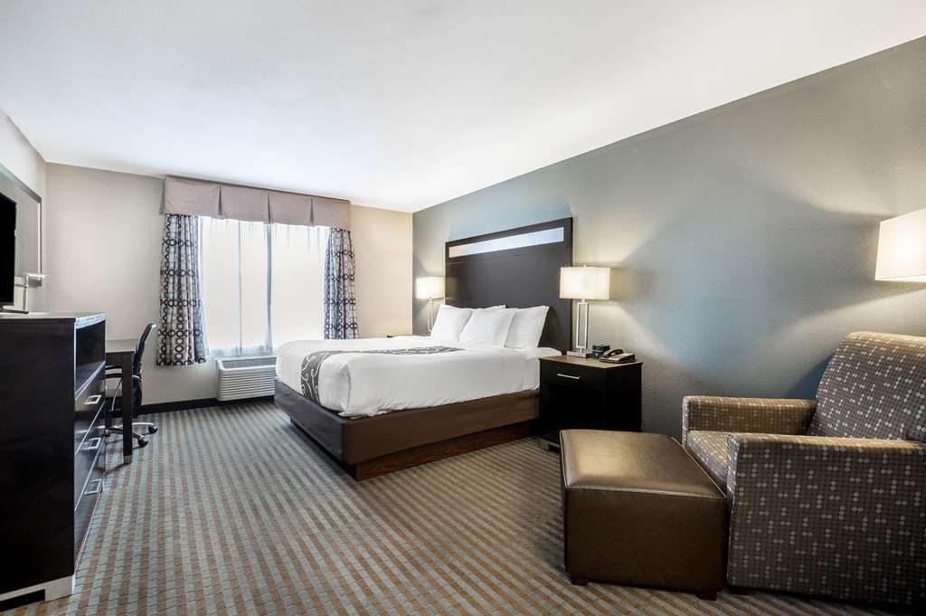 La Quinta Inn & Suites by Wyndham Glendive - photo 25