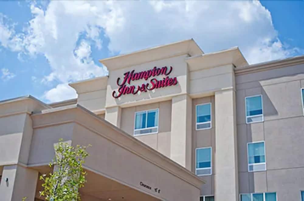 Hampton Inn & Suites Waxahachie - photo 40