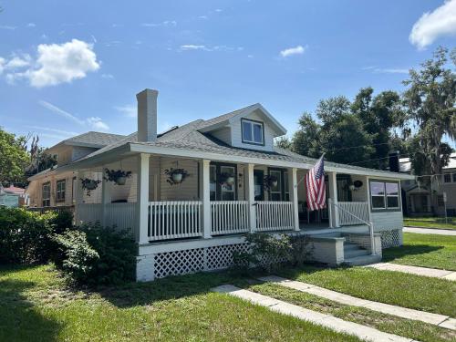 The Rose on Lakeside — 4-Star Luxury Hotel in Umatilla, United States
