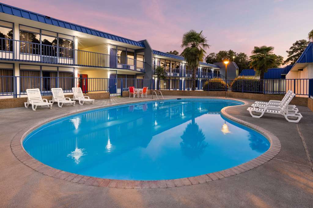 Days Inn by Wyndham McComb MS - photo 11