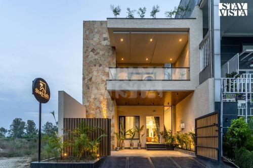 StayVista at Stay ish Villa with Pool Wi Fi BBQ — 4-Star Luxury Hotel in Amritsar, India