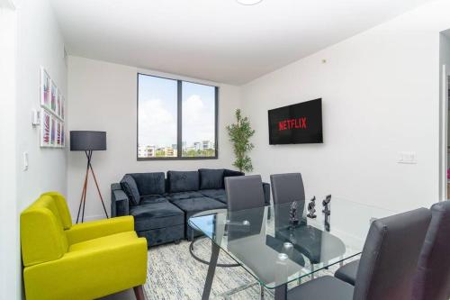Miami City Escape 2BR Suite Near Brickell & The Beach Sleeps 6 Guests — 4-Star Luxury Hotel in Miami, United States