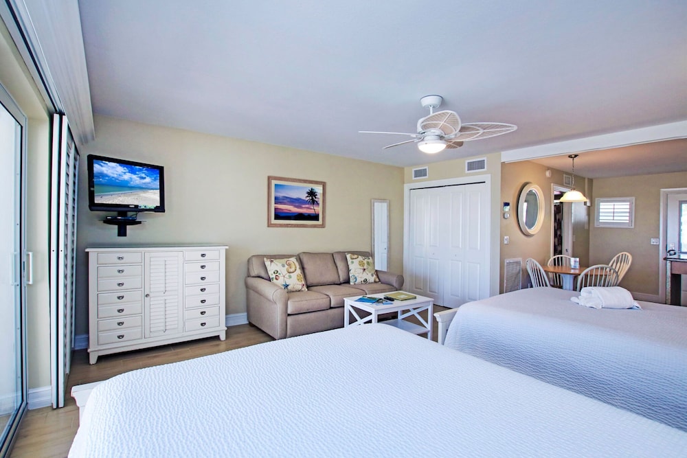 Island Inn - photo 3