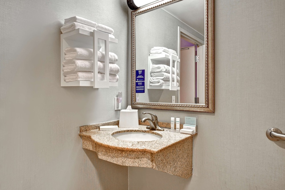Hampton Inn & Suites Alexandria Old Town Area South - photo 31