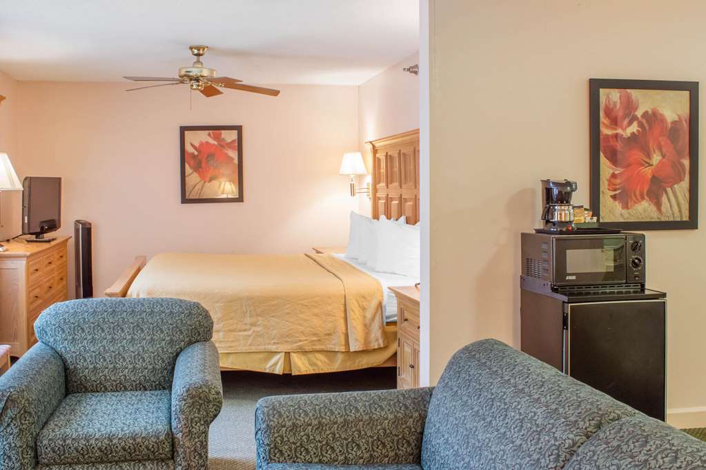 Econo Lodge Raleigh near Walnut Creek Amphitheatre - photo 54