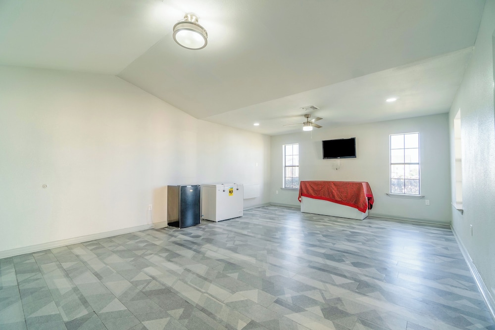 Pleasanton Executive Inn By OYO - photo 4