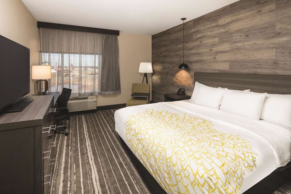 La Quinta Inn & Suites by Wyndham Atlanta South McDonough - photo 19