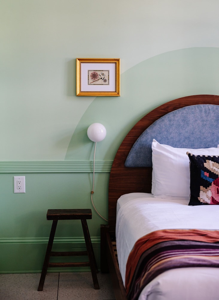 Frenchmen Hotel - photo 10
