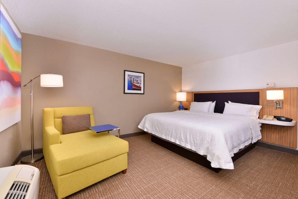 Hampton Inn & Suites Plymouth - photo 25