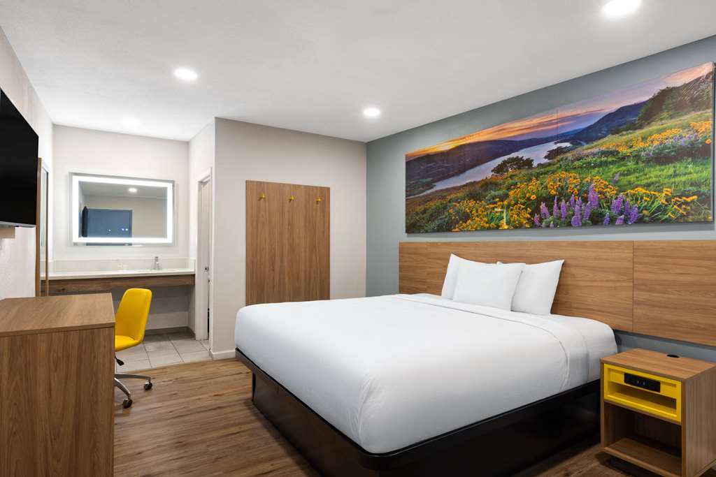 Days Inn by Wyndham Bakersfield - photo 16