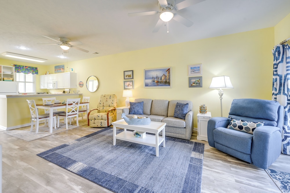 2 Mi to Beach: Grand Strand Condo w Pool Access — 4-Star Luxury Hotel in North Myrtle Beach, United States