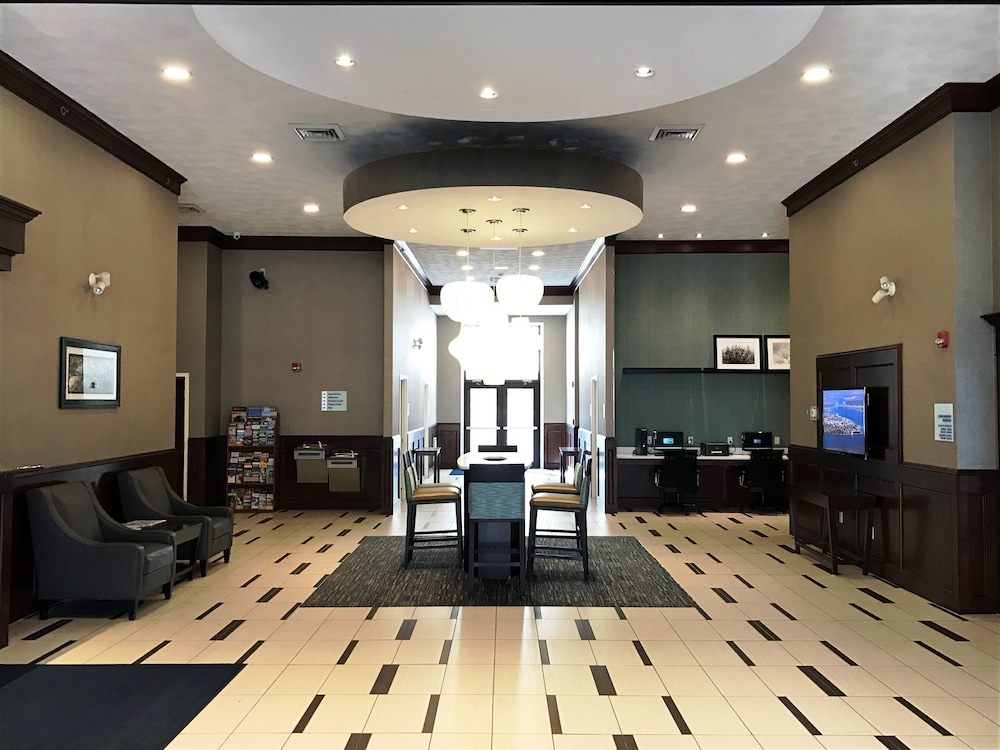 Holiday Inn Express and Suites by IHG - photo 27