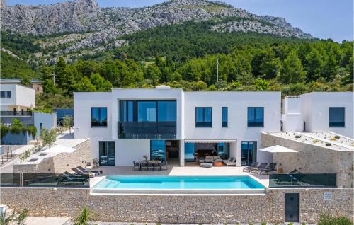 Pet Friendly Home In Omis With Sauna — 5-Star Luxury Hotel in Omis, Croatia