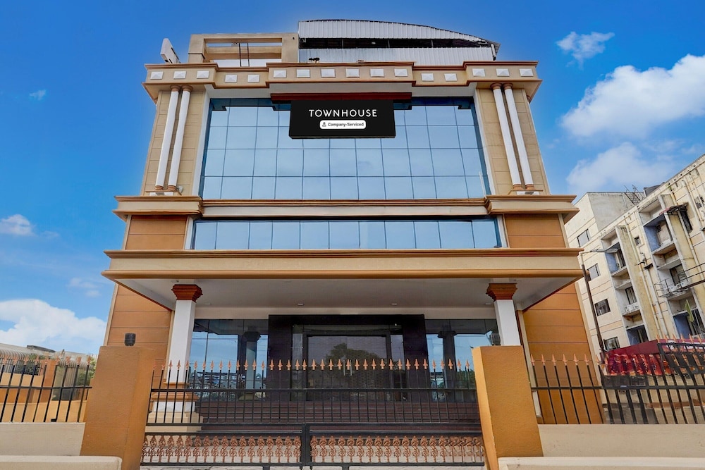 The Hotel Royal Plaza