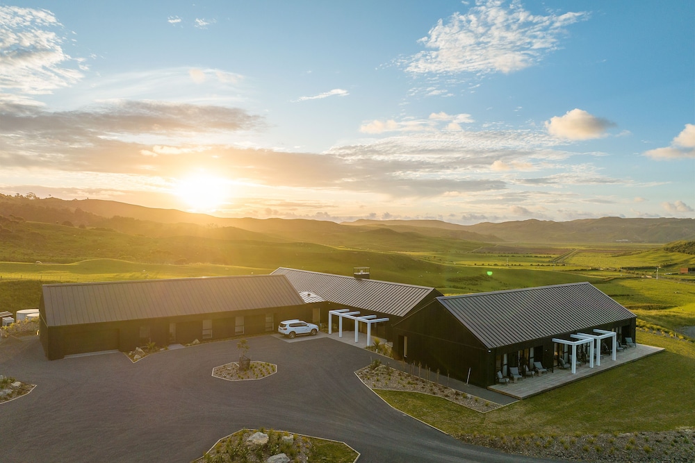Te Karaka Lodge — 5-Star Luxury Hotel in Taupo, New Zealand
