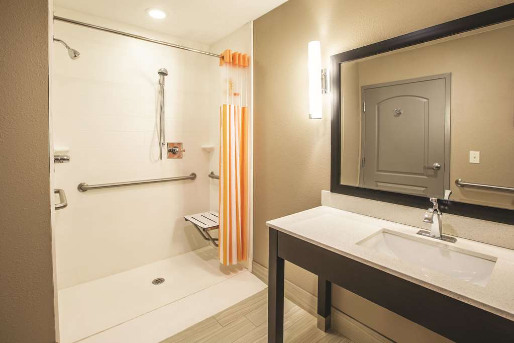 La Quinta Inn & Suites by Wyndham Hattiesburg I 59 - photo 11