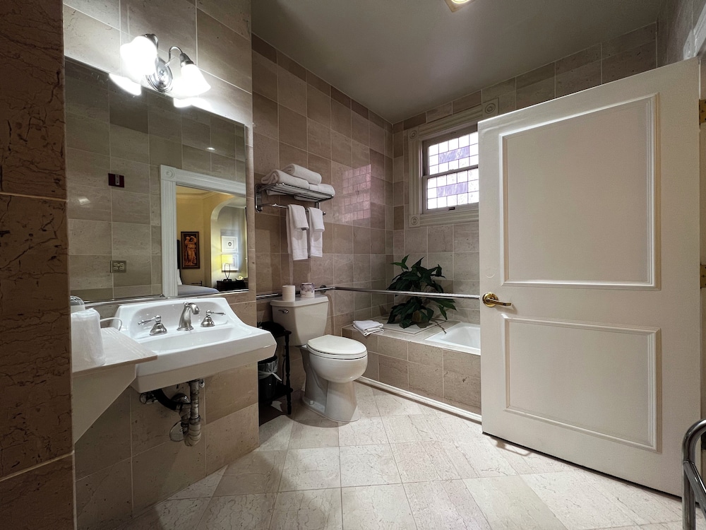 The Sterling Hotel - photo 27