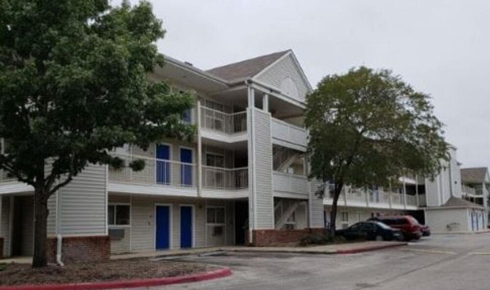 InTown Suites San Antonio East - photo 20