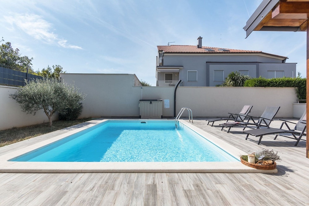 Apartment in Banjole near Volme Beach — 4-Star Luxury Hotel in Medulin, Croatia
